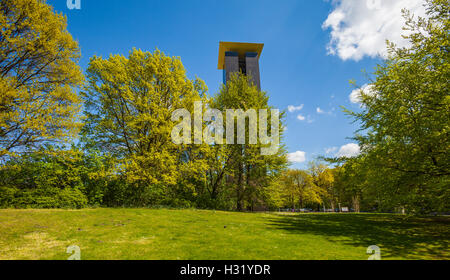 BERLIN-Mai 2: Das Carillon (Glockenspiel) im Berliner gröberen Tiergarten auf 2. Mai 2016 in Berlin. Das Carillon in Berlin ist die Stockfoto