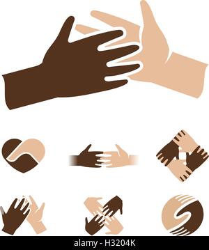 Isolierte abstrakte dunkle und helle Haut menschliche Hände zusammen Logo. Schwarz und weiß Menschen Freundschaft Schriftzug. Geben Sie fünf Geste. Interracial Hilfe Zeichen. Symbol für Gleichberechtigung. Vektor-Illustration. Stock Vektor