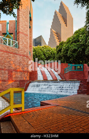 Sesquicentennial Brunnen am Wortham Center - Downtown Houston Texas Stockfoto