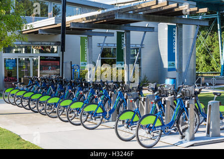 Ein Fahrrad Chattanooga Fahrrad Transit System-docking-Station an Outdoor Chattanooga in Coolidge Park in Chattanooga, Tennessee. Stockfoto