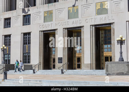 Der vordere Eingang zum Davidson County Court House und Rathaus in Nashville, Tennessee. Stockfoto