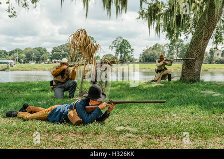 Us-Bürgerkrieg Akteure in eine Nachstellung der Schlacht von Tampa", im Jahr 1862. die Akteure Gewerkschaft und verbündete Soldaten vertreten. Stockfoto