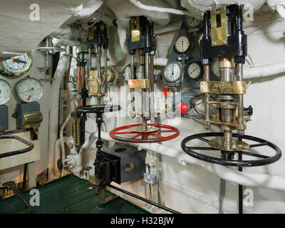 Druckventile auf HMS Belfast Stockfoto