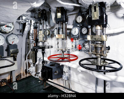 Druckventile auf HMS Belfast Stockfoto