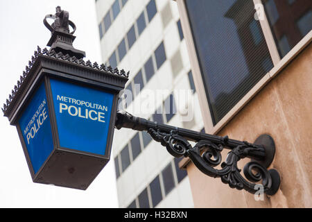 Traditionellen britischen Metropolitan Police Lampe Schild Polizei-Station, London, England Stockfoto