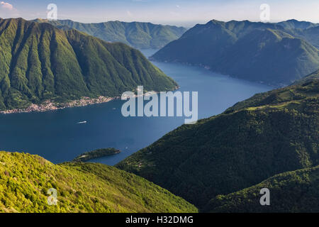 Blick auf den Comer See von Isola Comacina in Richtung Como, Lombardei, Italien. Stockfoto