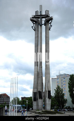 Polen. Danzig. Denkmal für die gefallenen Werftarbeiter von 1970. Erinnert an die 42 Menschen getötet während der Coastal Städte Ereignisse im Dezember 1970. Stockfoto