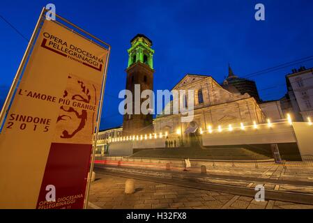 Ausstellung des Heiligen Grabtuchs in Turin Kathedrale, Turin, Piemont, Italien, 18. April 2015 Kredit © Luciano Movio/Sintesi/Alamy Stockfoto