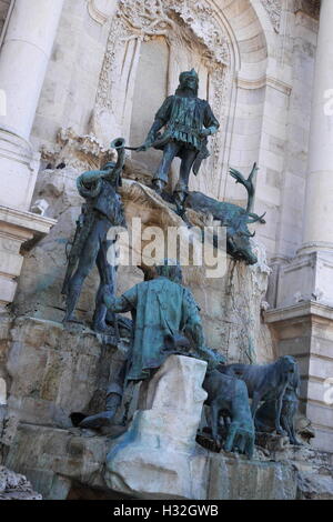 Die Matthias-Brunnen an einem Ende des Innenhofs des königlichen Palastes, Budapest, Ungarn Stockfoto