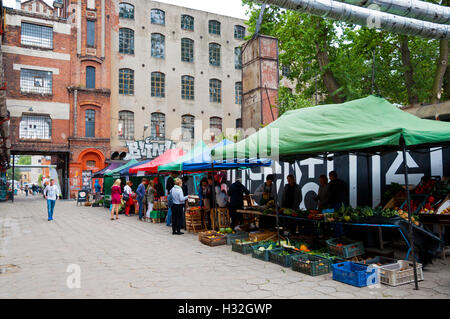 Bauern-Markt, Off Piotrkowska, ehemaligen Baumwollfabrik umgewandelt in Geschäften, Restaurants und Galerien, Lodz, Polen Stockfoto