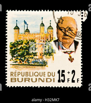 Briefmarke aus Burundi Darstellung Sir Winston Churchill und der Tower of London, London, Tod von Churchill. Stockfoto