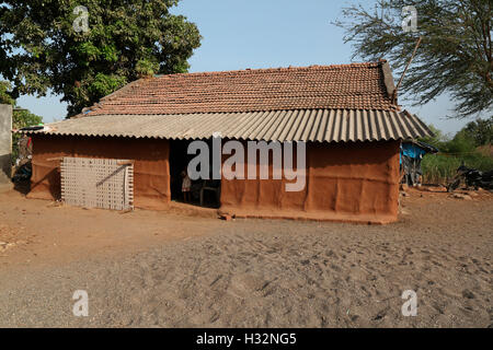 Tribal House, GAMIT Stamm, Mandal Dorf, Gujrat, Indien Stockfoto