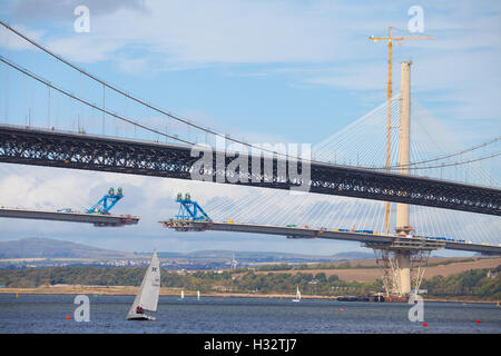 Bau der neuen Queensferry Crossing über den Firth of Forth in Schottland. Stockfoto