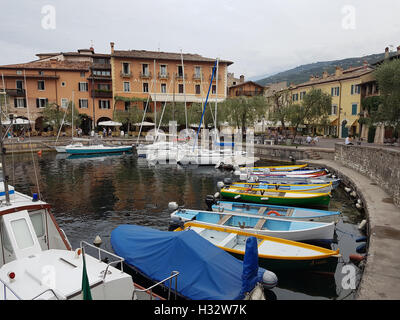 Hafen, Torri del Benaco, Gardasee Stockfoto