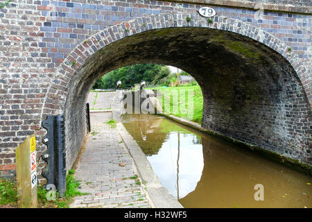 Brücke Nr. 79, Moss Hall Brücke und Schleuse Nr. 15 auf dem Shropshire-Union-Kanal bei Audlem Cheshire England UK Stockfoto