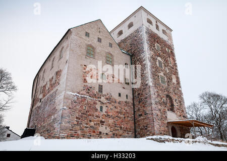 Turku, Finnland - 17. Januar 2016: Turku Schloß, der größte erhaltene mittelalterliche Gebäude in Finnland, es wurde im 13. Jahrhundert gegründet Stockfoto