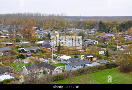Typischen skandinavischen Wohnsiedlung in Kopenhagen, Dänemark, ein Luftbild. Schöne bunte Häuschen. Stockfoto