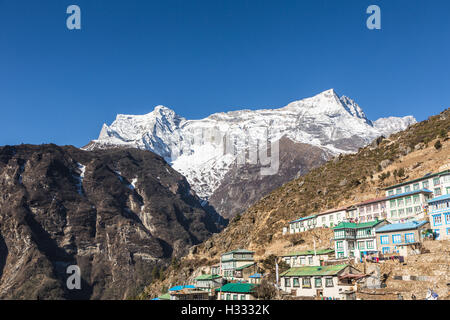 Namche Bazar in Nepal ist der Hauptort in der Khumbu-Region in den Himalaya auf die Nordeuropäer Wandern Endstück, das führt zu der EV. Stockfoto