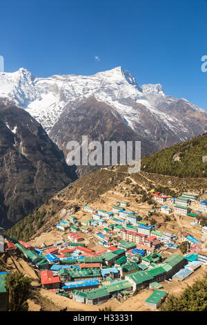 Namche Bazar in Nepal ist der Hauptort in der Khumbu-Region in den Himalaya auf die Nordeuropäer Wandern Endstück, das führt zu der EV. Stockfoto