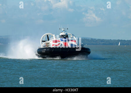 Hovertravel Hovercraft Solent Flyer angekommen Southsea, Hampshire von Ryde Isle Of Wight Stockfoto