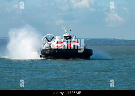 Hovertravel des Hovercraft, Solent Flyer, Ankunft in Southsea von Ryde, Isle Of Wight Stockfoto