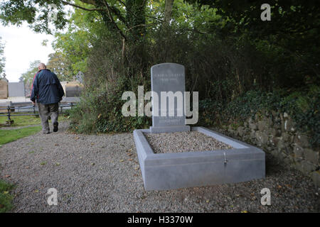 Der Grundstein für Seamus Heaney ist Grab, eingeschrieben mit einem Zitat aus einem seiner Gedichte. Der Dichter von Bellaghy, Grafschaft Londo Stockfoto