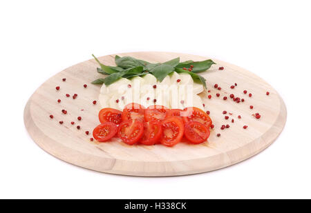 Caprese-Salat auf Teller. Stockfoto