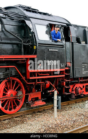Deutsch Klasse 50 Dampf Lok Nr. 50 3501 bei Neuenmarkt, Franken, Bayern Stockfoto