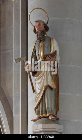 Apostel Simon, überlebensgroße Holzfigur von 1552, Münster St. Nikolaus, Überlingen, Bodensee, Baden-Württemberg Stockfoto