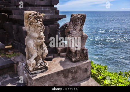 Hindu-Statue in der Nähe von eingeben, ein heiliger Ort. Insel Bali. Stockfoto