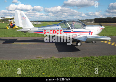 Evektor EV-97 Eurostar Leichtflugzeug warten darauf, von Shobdon Flugplatz Herefordshire UK abweichen Stockfoto