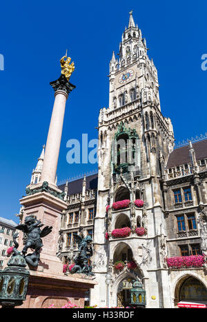 Neues Rathaus (neues Rathaus) und Mariensaule Spalte,, Marienplatz, München, Bayern, Deutschland Stockfoto