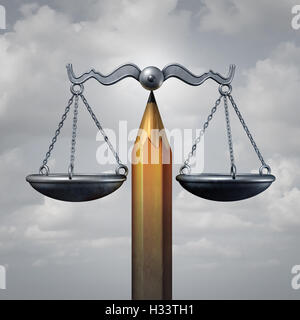 Kreative Gesetz Konzept oder Bildung Rechtsansprüche wie ein Bleistift Ausgleich einer Justiz-Skala als Metapher für die Planung oder Redefreiheit Rechte Rechtsanwalt als 3D Darstellung. Stockfoto