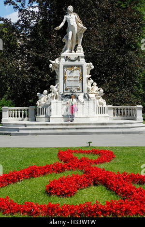 Mozart-Denkmal von Viktor Tilgner Oskar Im Burggarten von Wien, Oesterreich Stockfoto