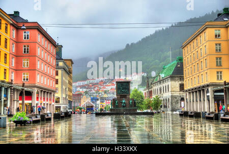 Blick auf Torgallmenningen, der wichtigste Platz Bergen - Norwegen Stockfoto