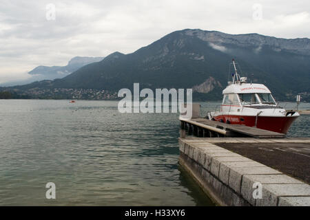 Fire Rescue Boot, Lac Annecy, Annecy, (74), Haute-Savoie, Frankreich Stockfoto