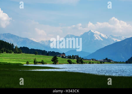 Schöne Aussicht auf den See Muta (Haidersee) und Ortler Gipfel, befindet sich nahe dem Dorf St. Valentin, Alpen, Italien, Europa. Stockfoto