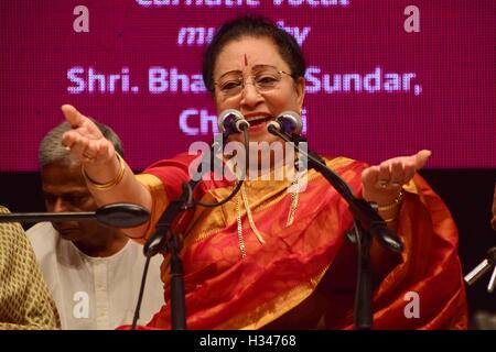 Klassische Sängerin Parveen Sultana durchführen Musikkonzert zur Feier der Geburt MS Subbulakshmi von Sangeet Natak Akademi Mumbai Stockfoto