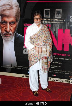 Amitabh Bachchan Indian Bollywood Hindi Film Schauspieler während der Pressekonferenz zum Film Pink in Bombay Mumbai Maharashtra Indien Asien - Keine Model-Release - nur für den redaktionellen Einsatz Stockfoto