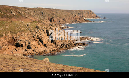 Die Küste und Klippen in der Nähe von Endland, Cornwall, England, UK. (HDR) Stockfoto