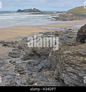 Godrevy Insel und Leuchtturm bei Ebbe, Cornwall, England, UK. (HDR) Stockfoto