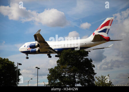 British Airways Boeing 747-436 nahenden London Heathrow Flughafen. Stockfoto