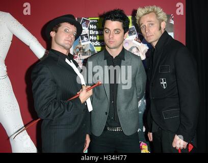 Fiule Foto datiert 30.09.2004 (links nach rechts) Tre Cool, Billie und Mike Dirnt aus Punk-Rock-Gruppe Green Day, die als die erste Überschrift zu handeln für British Summer Time Hyde Park Music Festival nächstes Jahr angekündigt worden sind. Stockfoto