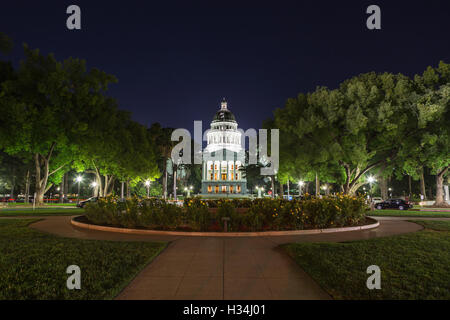 Nachtansicht des California State Capitol Gebäude im Zentrum von Sacramento. Stockfoto