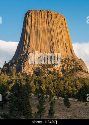 Sonnenuntergang am Devils Tower von Joyner Höhenweg, Devils Tower National Monument, Wyoming. Stockfoto