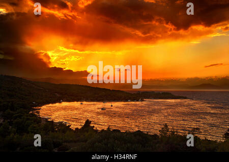 Sonnenuntergang am Zogeria, Insel Spetses, Attika, Griechenland. Stockfoto