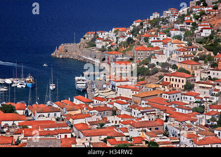 Panoramablick über den Hafen von Hydra Stadt Hydra-Insel, Attika, Griechenland. Foto von Kiafa, der alte Teil der Stadt Stockfoto