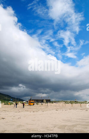 Stürmisch und windig Sommernachmittag am Zoll Strand, County Kerry, Irland. Stockfoto