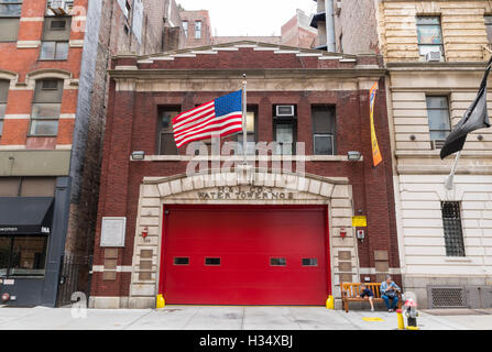 FDNY Haken und Ladder Company 3 Water Tower Nr. 2 Firehouse bei 108 East 13th Street, New York Stockfoto