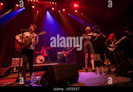 Las Vegas, NV, USA. 3. Oktober 2016. Haus Abdeckung *** Conor Oberst in Brooklyn Bowl in Las Vegas, NV am 3. Oktober 2016. Bildnachweis: Erik Kabik Fotografie/Medien Punch/Alamy Live-Nachrichten Stockfoto